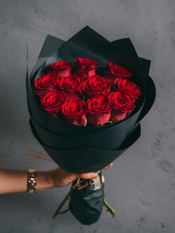 Classic 12 Red Roses in Black